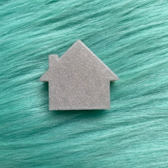 House Straw Topper - Picture 1 of 3